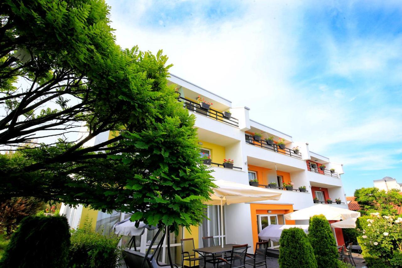 Stayinn Rainbow Houses Beachfront By Asteri Hotels Pantai Sunny Luaran gambar