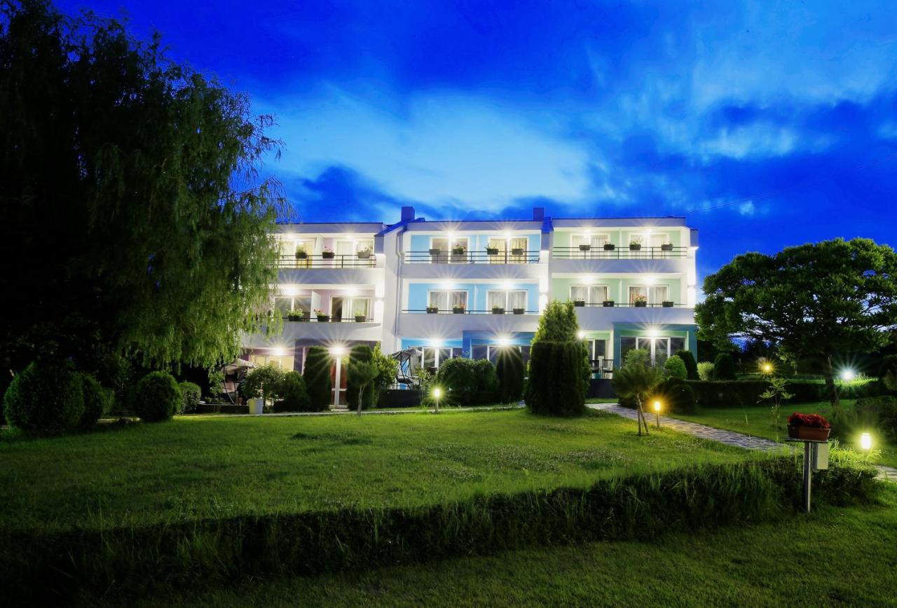 Stayinn Rainbow Houses Beachfront By Asteri Hotels Pantai Sunny Luaran gambar