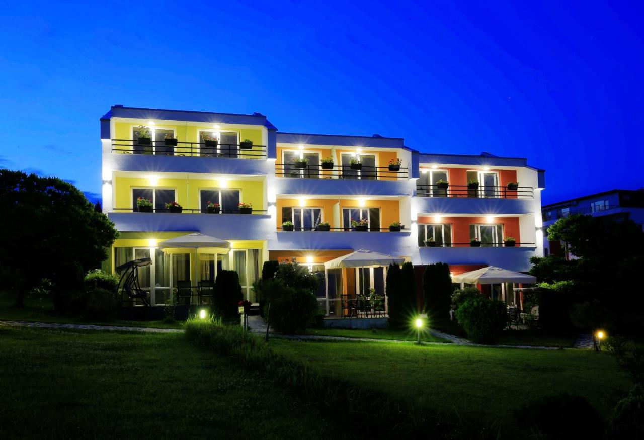 Stayinn Rainbow Houses Beachfront By Asteri Hotels Pantai Sunny Luaran gambar
